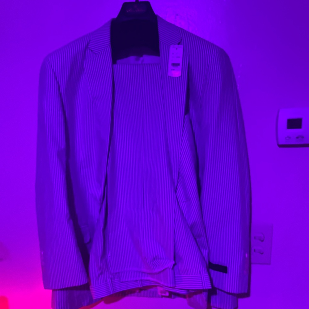 . Men’s Brooks Brothers sSeersucker Suit